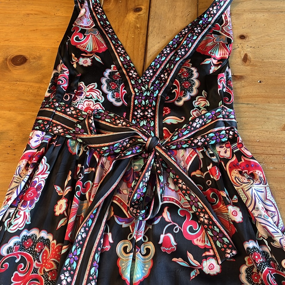 ECI Black Floral Border Print V-Neck Silk Dress - Picture 9 of 10